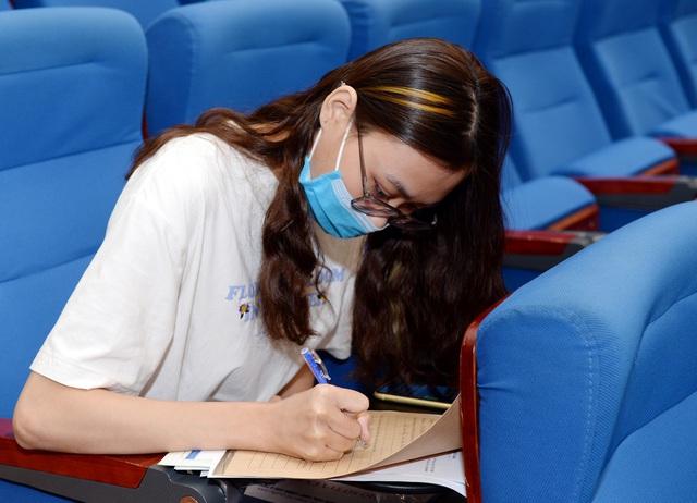 Hơn 2.000 thí sinh xuất sắc đầu tiên nhập học vào ĐH Kinh tế quốc dân - 2 Hơn 2.000 thí sinh xuất sắc đầu tiên nhập học vào ĐH Kinh tế quốc dân - 2