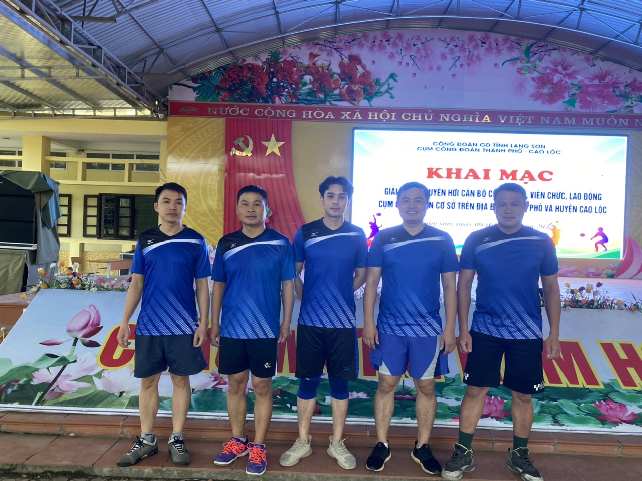 Trung Tâm GDTX ,Tin học và Ngoại ngữ Tỉnh tham dự giải bóng chuyền hơi Cụm Công đoàn Thành phố và Cao Lộc