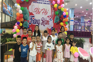 Tổ chức hoạt động vui chơi nhân dịp Tết trung thu cho con cán bộ, giáo viên, nhân viên   trung tâm