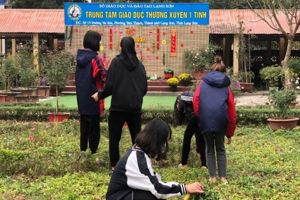 KHÍ THẾ LAO ĐỘNG CHUẨN BỊ ĐÓN TẾT KỈ SỬU NĂM 2021 TẠI TRUNG TÂM GDTX 1 TỈNH
