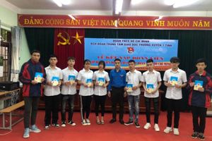 Lễ kết nạp đoàn viên mới đọt 3 năm học 2020 - 2021