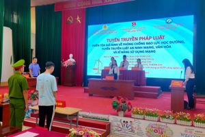 CHƯƠNG TRÌNH GIÁO DỤC PHÁP LUẬT QUA HÌNH THỨC PHIÊN TÒA GIẢ ĐỊNH VỀ PHÒNG CHỐNG BẠO LỰC HỌC ĐƯỜNG VÀ TUYÊN TRUYỀN LUẬT AN NINH MẠNG, VĂN HÓA VÀ KỸ NÂNG SỬ DỤNG MẠNG